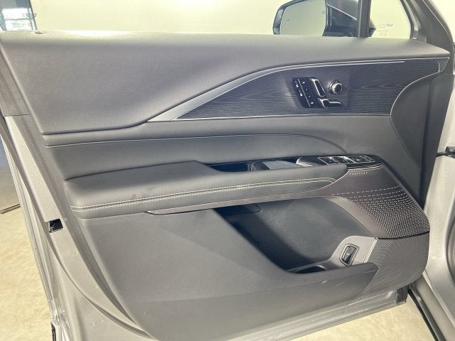 2025 Cadillac LYRIQ Luxury 1