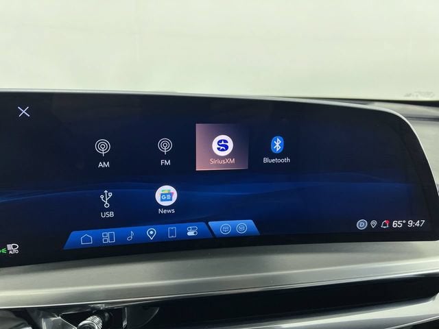 2024 Cadillac LYRIQ Luxury 2