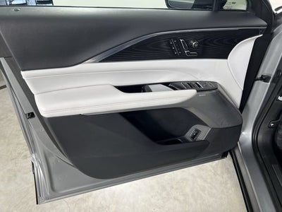 2024 Cadillac LYRIQ Luxury 2