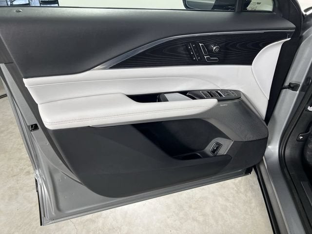 2024 Cadillac LYRIQ Luxury 2