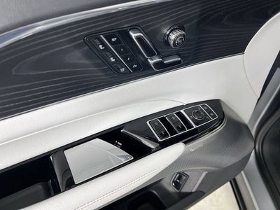2024 Cadillac LYRIQ Luxury 2
