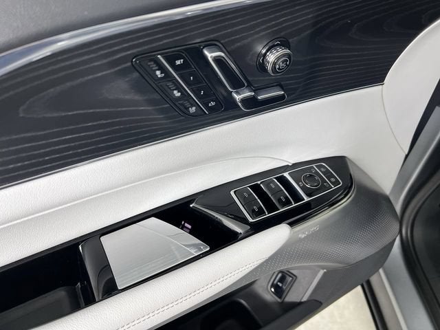 2024 Cadillac LYRIQ Luxury 2