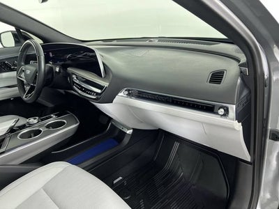 2024 Cadillac LYRIQ Luxury 2