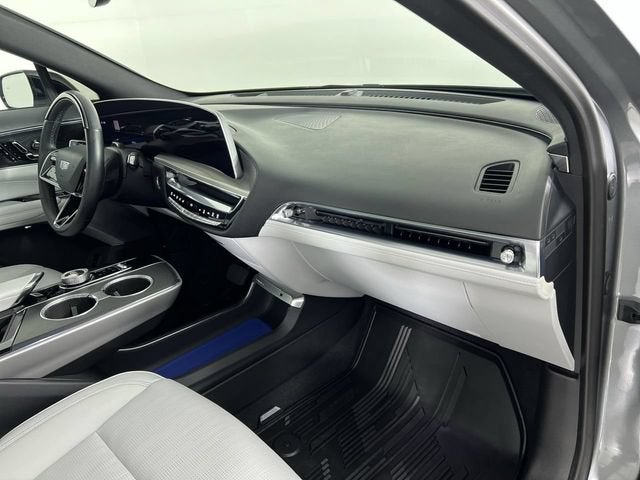 2024 Cadillac LYRIQ Luxury 2