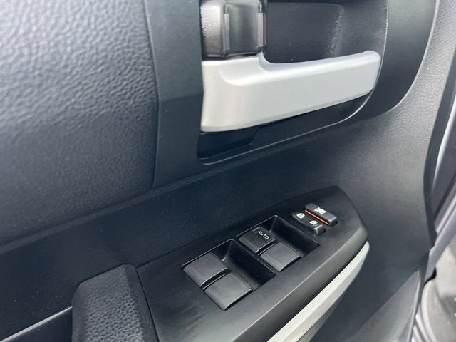 2017 Toyota Tundra SR5 5.7L V8