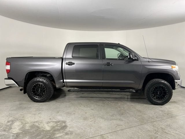 2017 Toyota Tundra SR5 5.7L V8