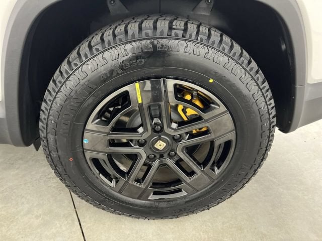 2024 RIVIAN R1S Adventure